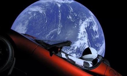 Instantané – Tesla Roadster, géocroiseur Geek ?